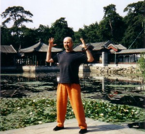 Simon-Blow-Summer-Palace-Beijing-2004-simonblowqigong.com