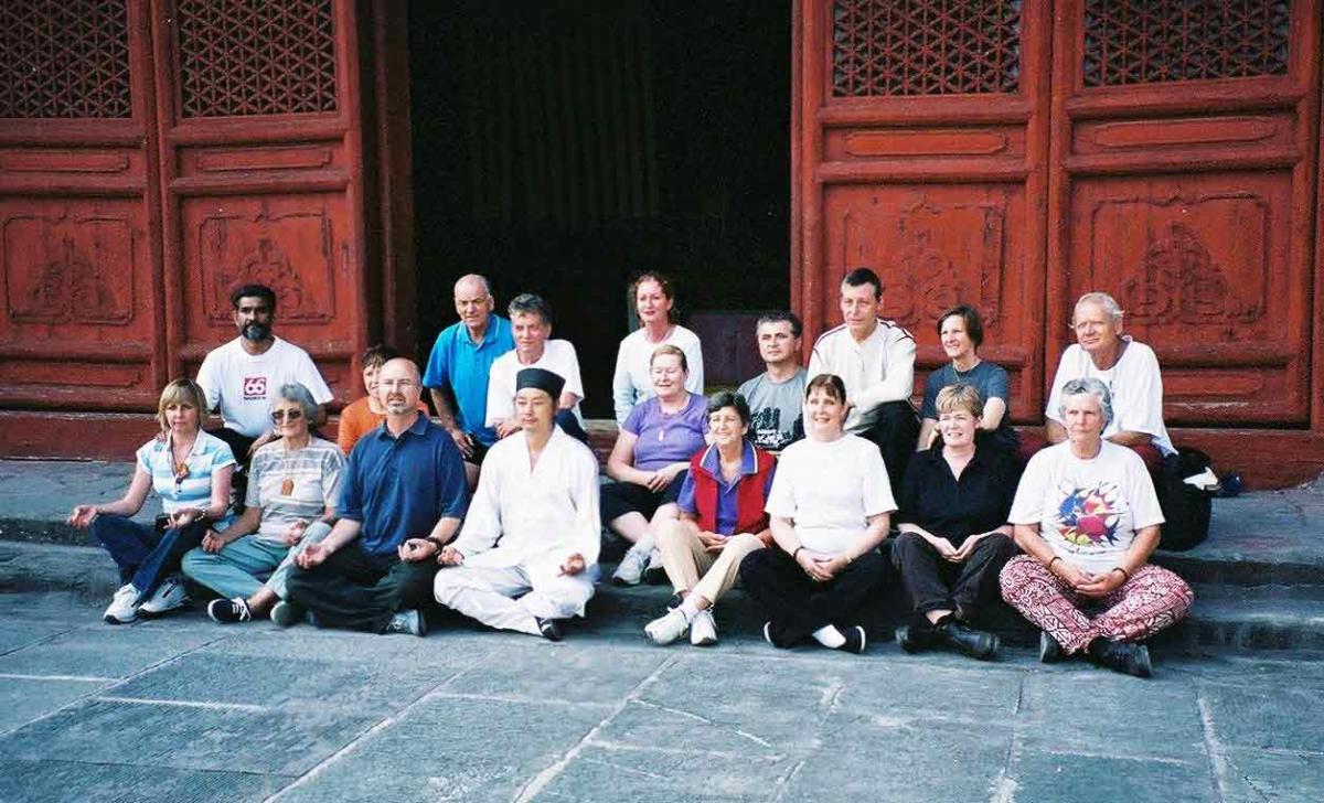 Wudangshan-Qigong-study-tour-2004-simonblowqigong